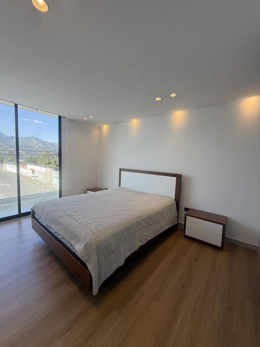 En Venta o Renta Casa Esquinera Amoblada en Conjunto Privado, Tumbaco — imagen 2