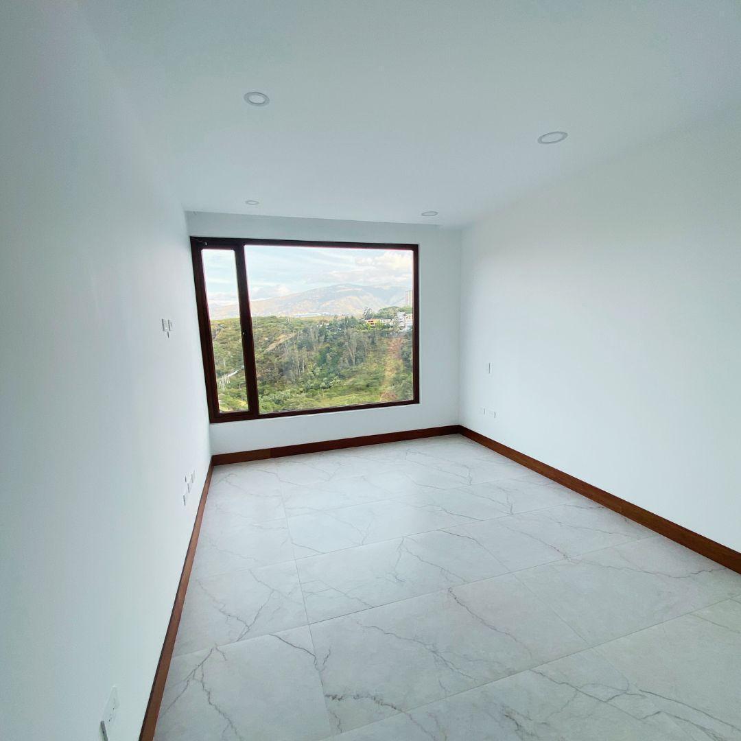 Casa de Lujo en Conjunto – Nayón, Quito 256.48 m² de Construcción 110 m² de Terrazas y Exteriore — imagen 10