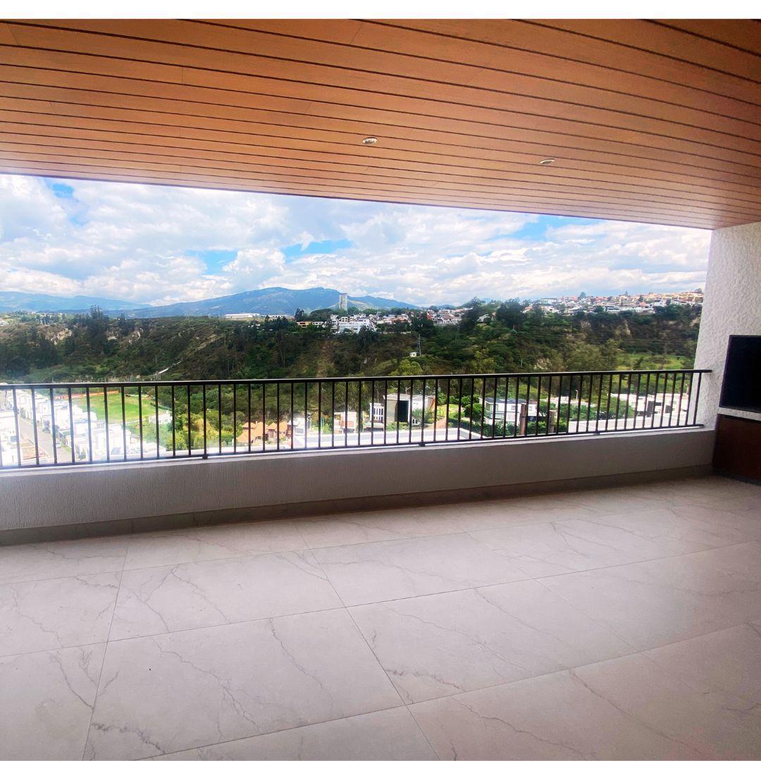 Casa de Lujo en Conjunto – Nayón, Quito 256.48 m² de Construcción 110 m² de Terrazas y Exteriore — imagen 8