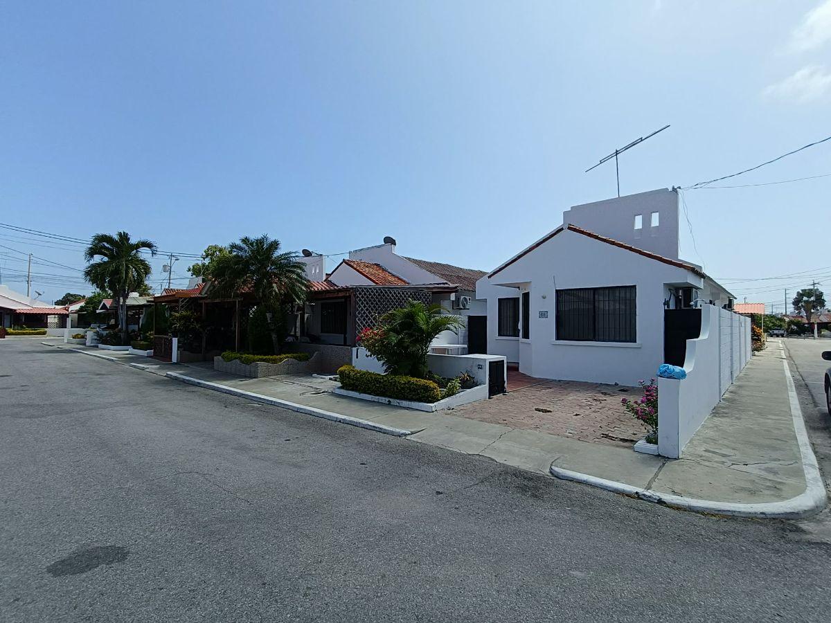 Vendo Casa en Conjunto Residencial a Tan Solo 2 Minutos de Malecon de Salinas — imagen 4