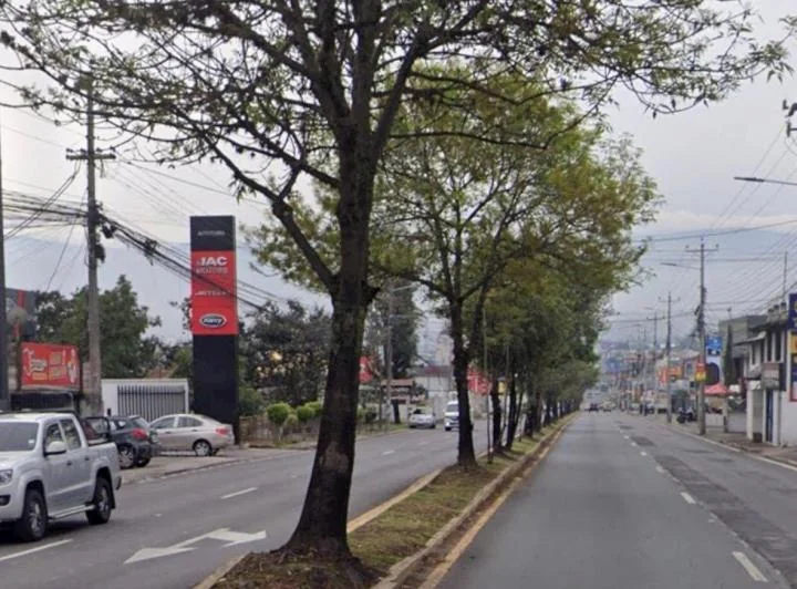 Terreno con Construcciones 100% Comercial Sobre La Interoceanica — imagen 1