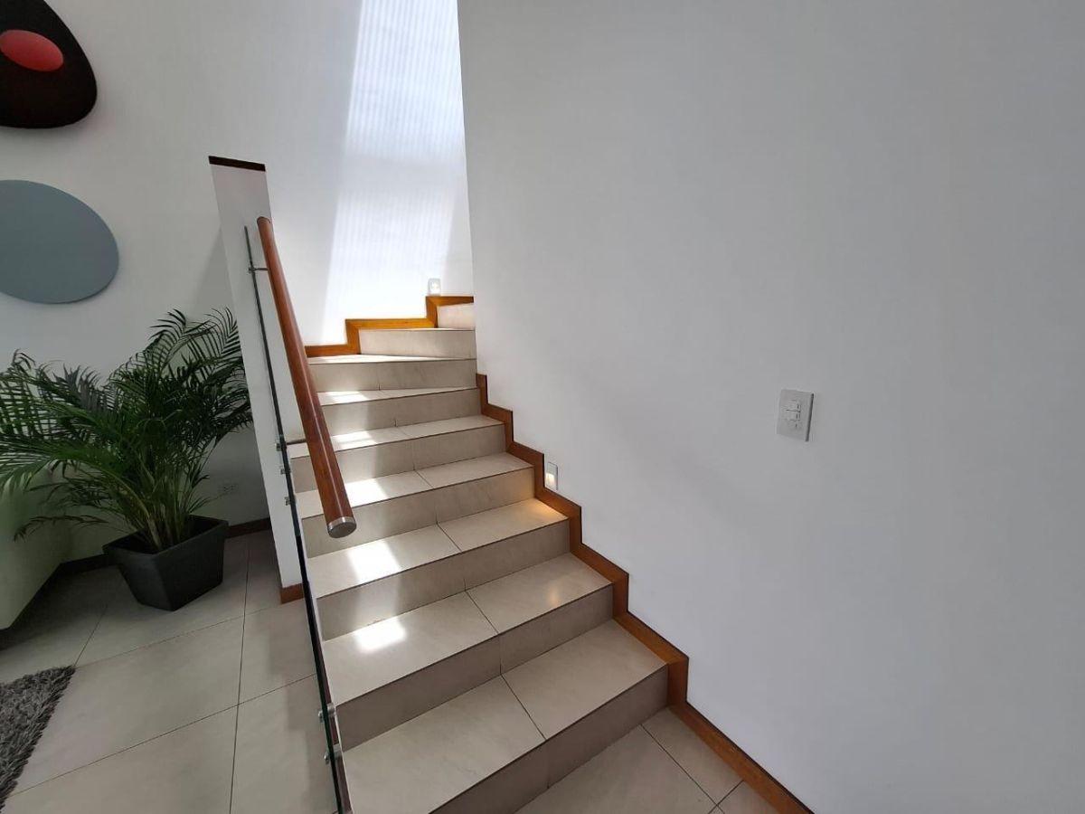 Casa de 197 m² con 3 Dorm. en Venta en Tumbaco — imagen 2