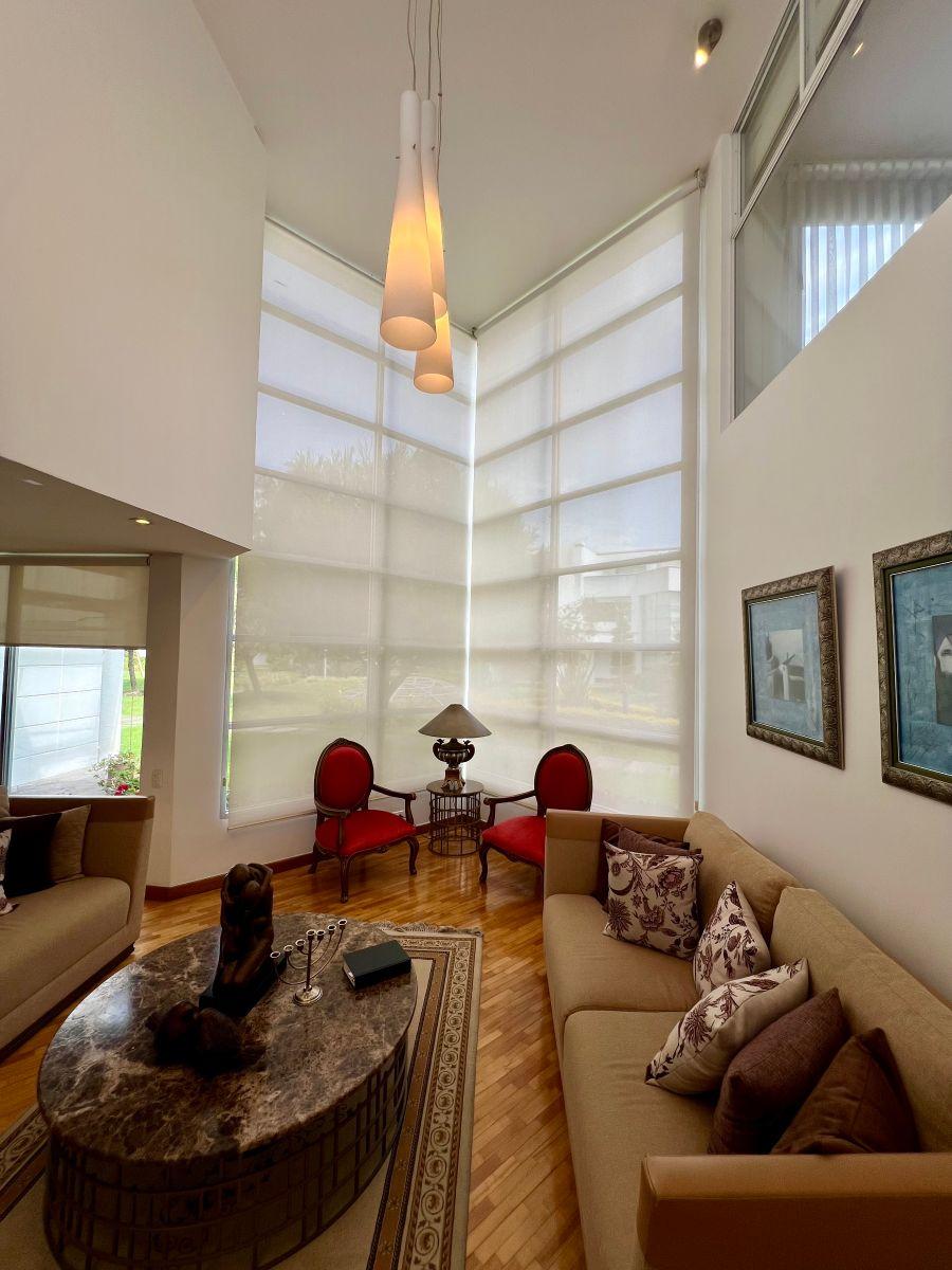 En Venta Casa de 5 Dorm. Dentro de Conjunto Privado con Piscina - Cumbaya — imagen 9