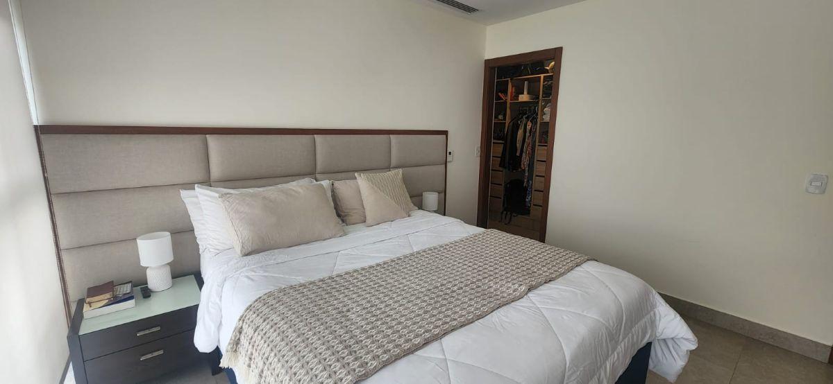 Samborondón Km 1.5 Departamento Arcos Plaza Vista a La Plaza en Venta, Guayas — imagen 2