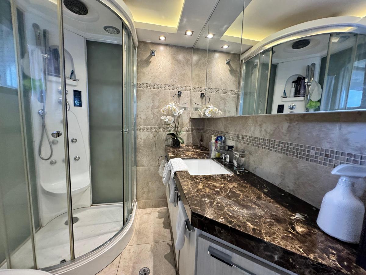 Vendo Oportunidad Gonzalez Suárez Departamento de Lujo — imagen 4