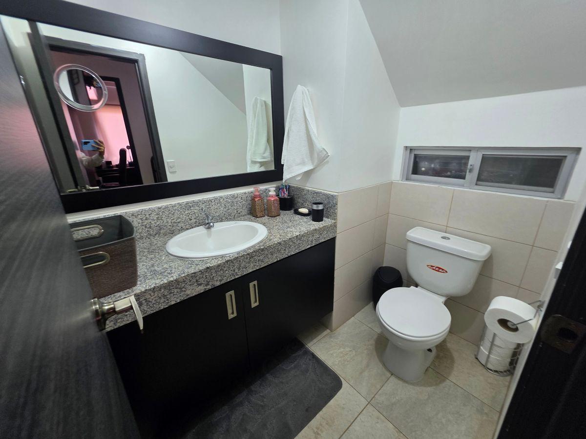 Casa en Venta de 4 Dorm. (1 en Planta Baja) en La Joya Etapa Oro - Sector Daule, Guayas — imagen 3