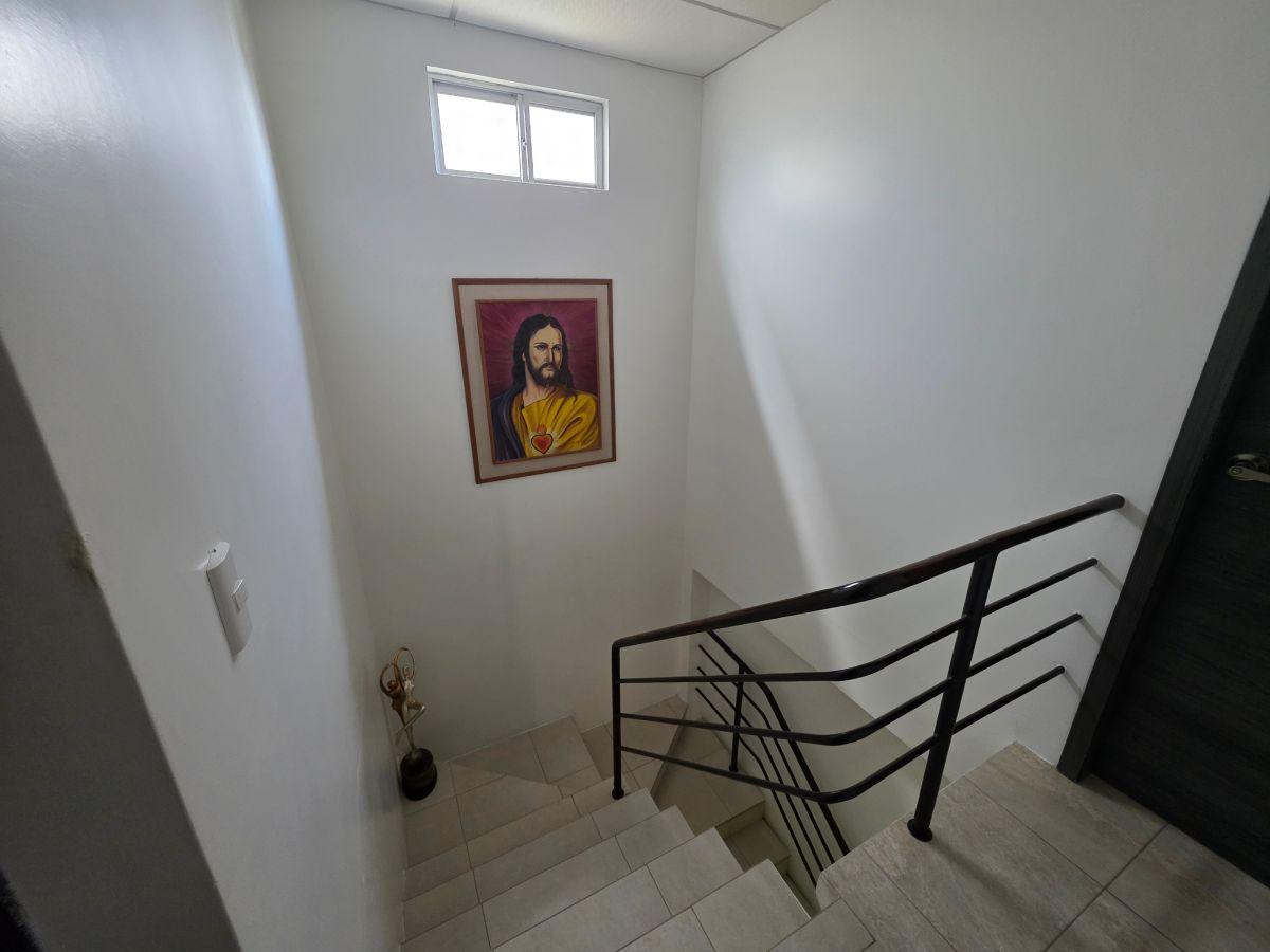 Casa en Venta de 4 Dorm. (1 en Planta Baja) en La Joya Etapa Oro - Sector Daule, Guayas — imagen 2