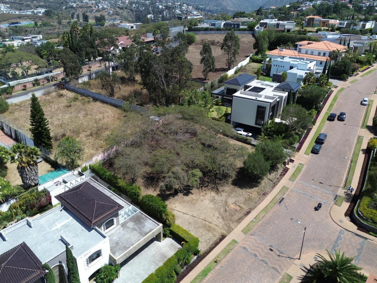 Lindo Terreno de Venta Ubicado en Cumbayá Dentro de La Urbanización Jardines de Santa Inés — imagen 9
