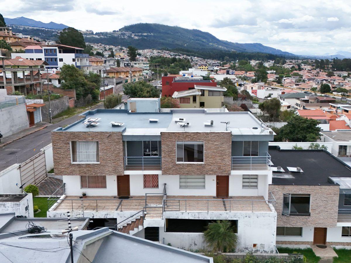Casa en Venta en La Armenia 1 con La Mejor Vista del Valle de Los Chillos — imagen 10