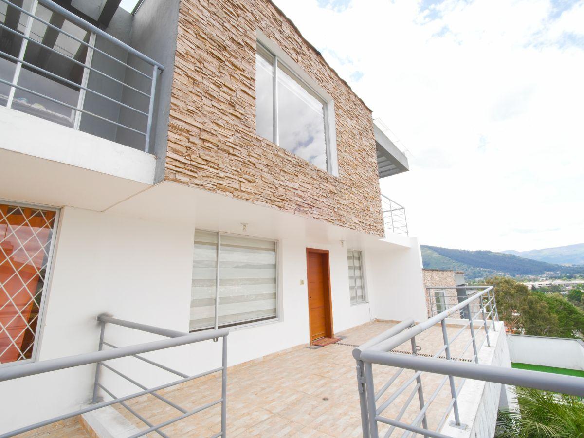 Casa en Venta en La Armenia 1 con La Mejor Vista del Valle de Los Chillos — imagen 2