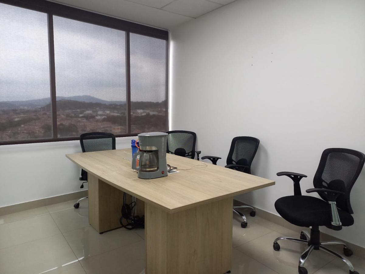 Oficina Esquinera de Venta en El Edificio River Plaza, Terraza y Parqueo, Guayas — imagen 9