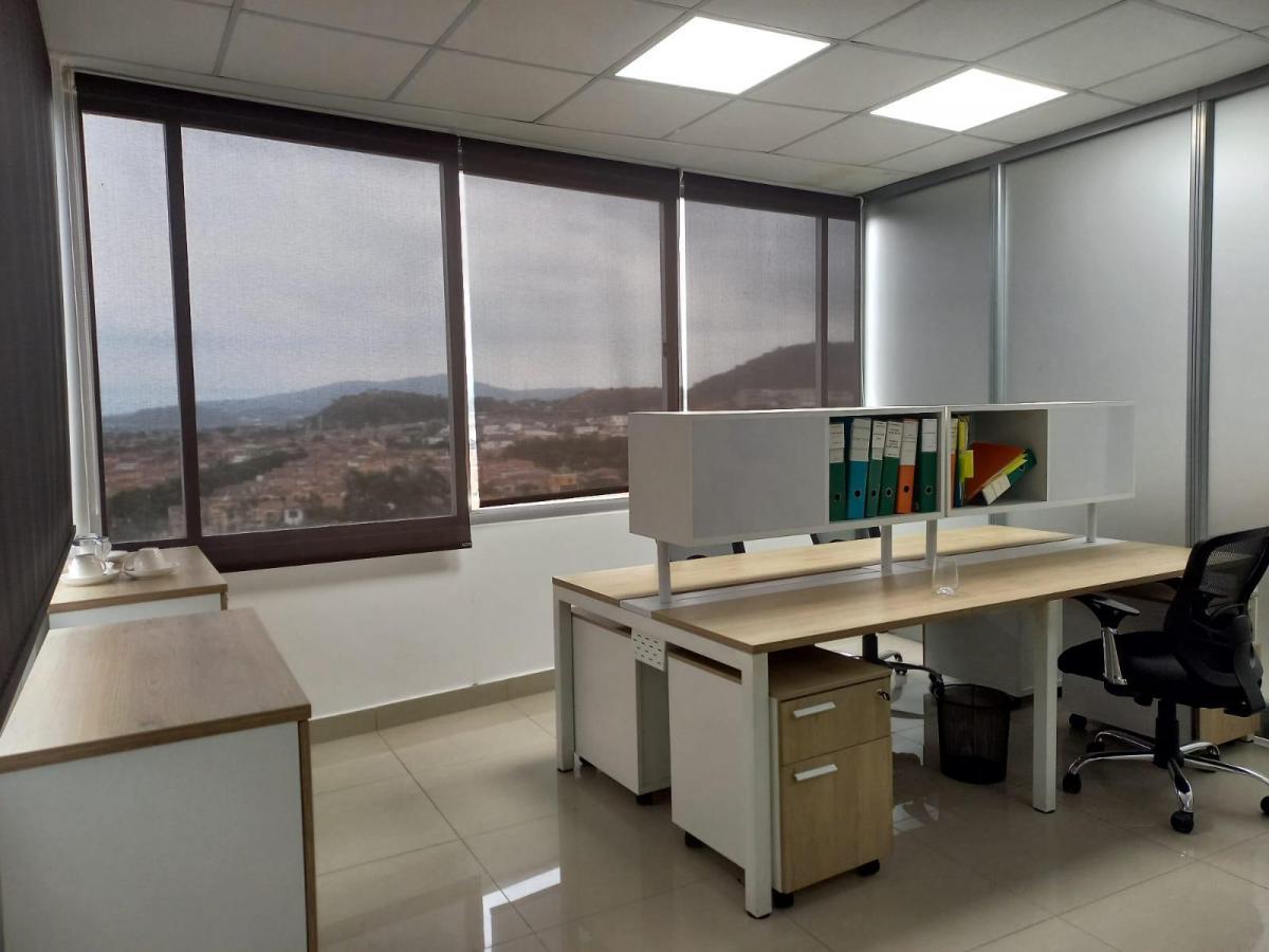 Oficina Esquinera de Venta en El Edificio River Plaza, Terraza y Parqueo, Guayas — imagen 8