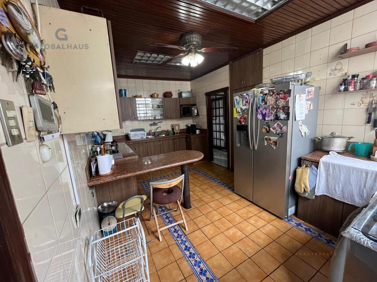 Venta Casa en Urdesa Balsamos Sur. 4 Habitaciones, Piscina. 498 m. m. N. Guayas — imagen 2