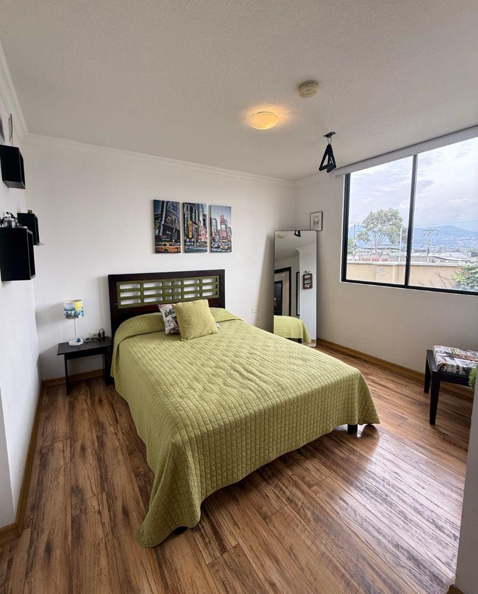 Casa en Venta en Tumbaco | 3 Dorm. | Jardín con Jacuzzi | Conjunto Privado | 2 Parqueaderos — imagen 5