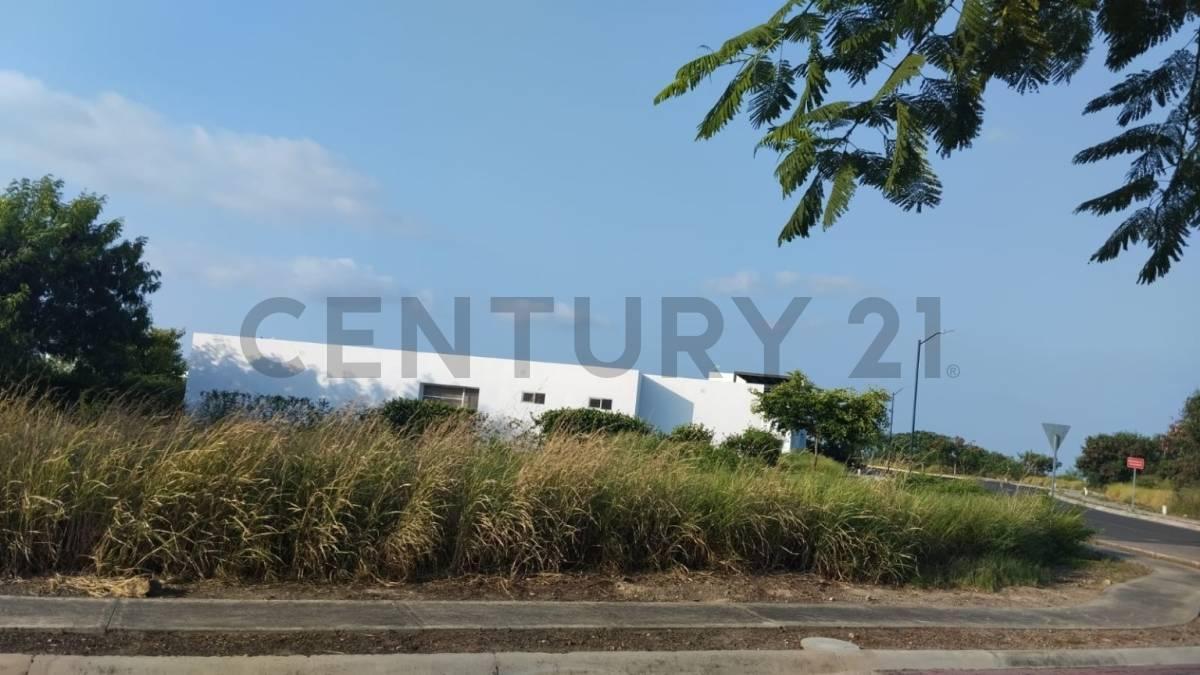 Terreno en Venta en Montecristi Golf Club – Vive El Lujo Frente Al Golf, Manabí — imagen 3