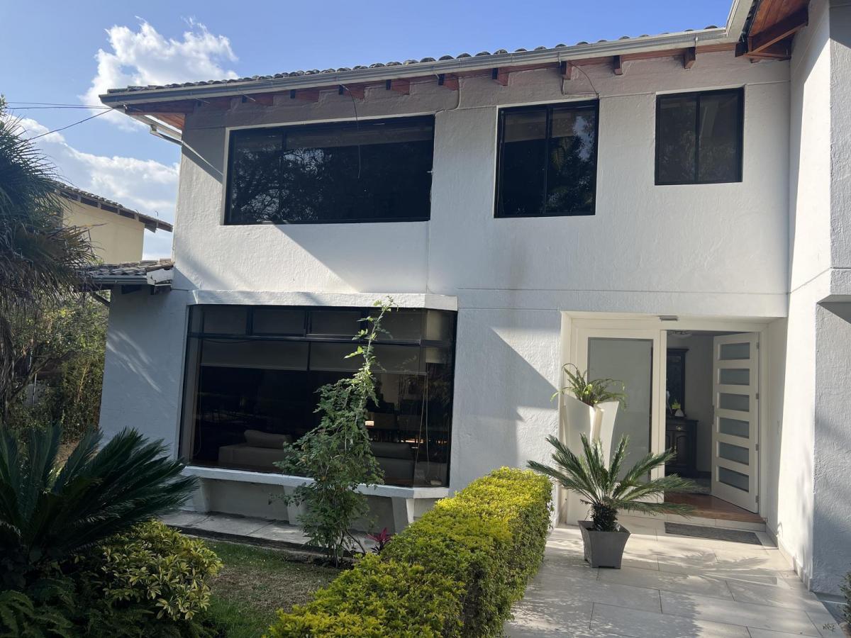 Casa en Cumbaya Casa de Venta Remodelada Sector Auquichico — imagen 9