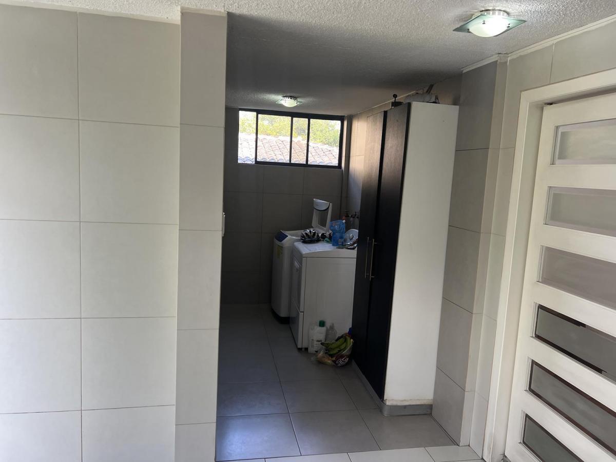Casa en Cumbaya Casa de Venta Remodelada Sector Auquichico — imagen 4