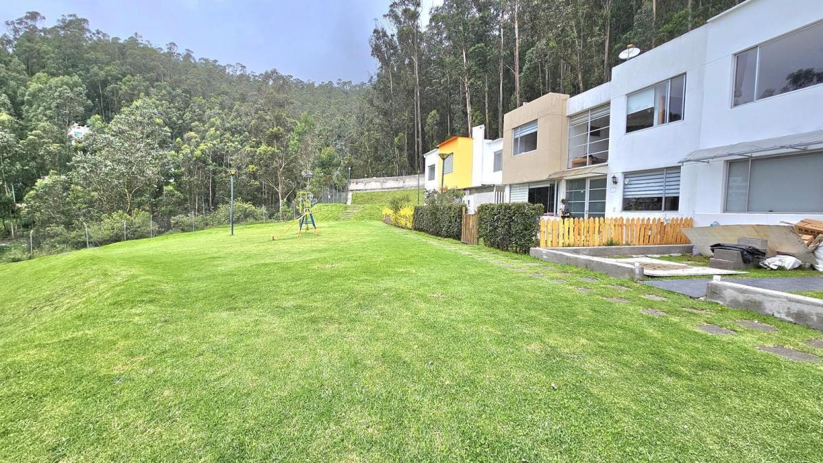 Vendo Casa de Dos Plantas en El Pinar Alto Dentro de Urbanización y con Seguridad de Primera — imagen 7