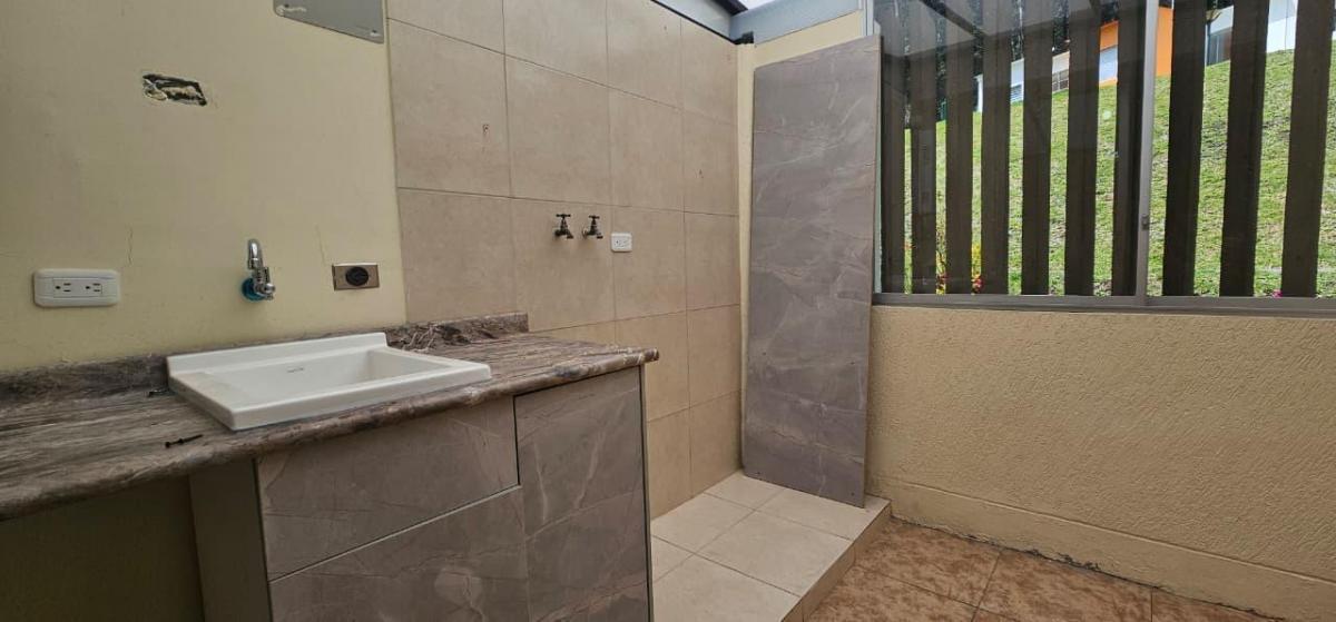 Vendo Casa de Dos Plantas en El Pinar Alto Dentro de Urbanización y con Seguridad de Primera — imagen 2