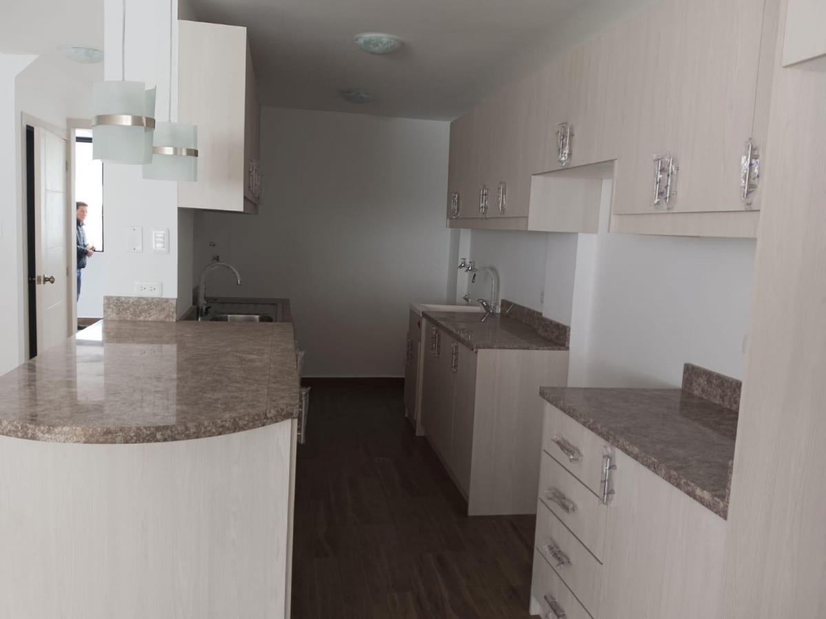 Urgente. Vendo Casa Nueva en La Urbanizacción de L. D. u. Frente a La Pampa. Pomasqui — imagen 3