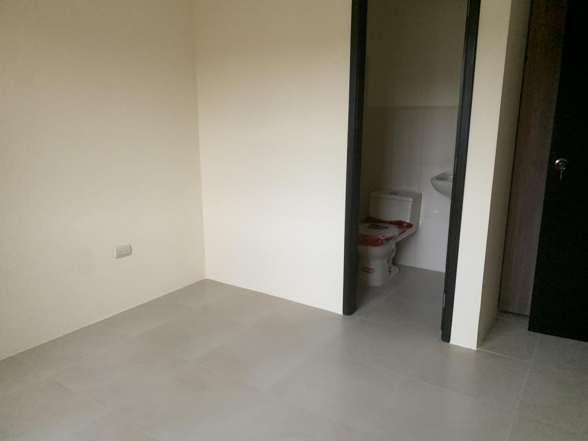 En Venta Casa de Estreno en Urbanización La Rioja, Guayas — imagen 2