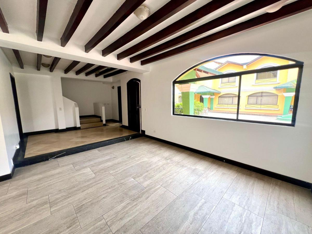 Mv - Sector Cumbayá, Casa en Venta y Renta de Oportunidad de 210 m² en Conjunto Privado — imagen 9