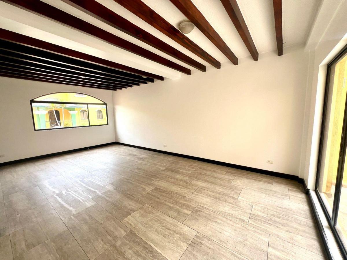 Mv - Sector Cumbayá, Casa en Venta y Renta de Oportunidad de 210 m² en Conjunto Privado — imagen 8