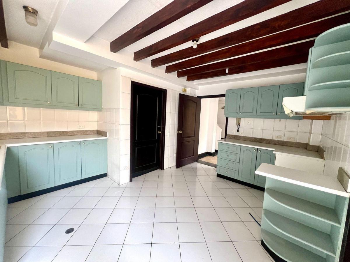 Mv - Sector Cumbayá, Casa en Venta y Renta de Oportunidad de 210 m² en Conjunto Privado — imagen 7