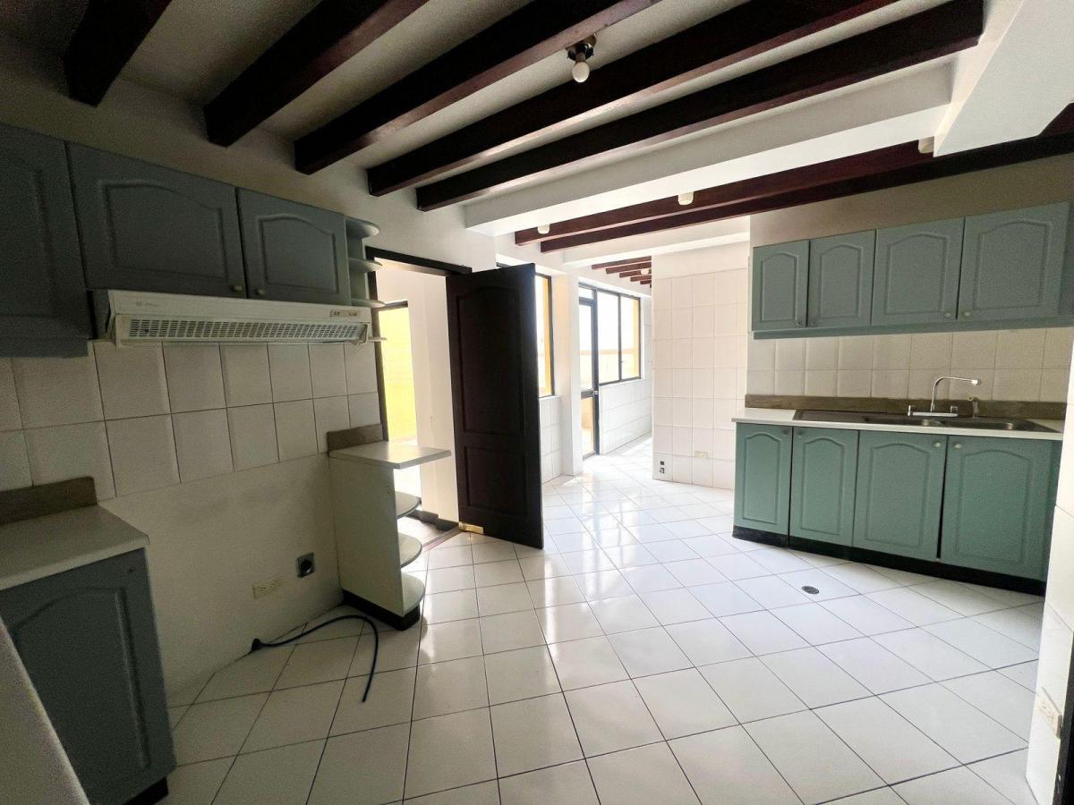 Mv - Sector Cumbayá, Casa en Venta y Renta de Oportunidad de 210 m² en Conjunto Privado — imagen 6
