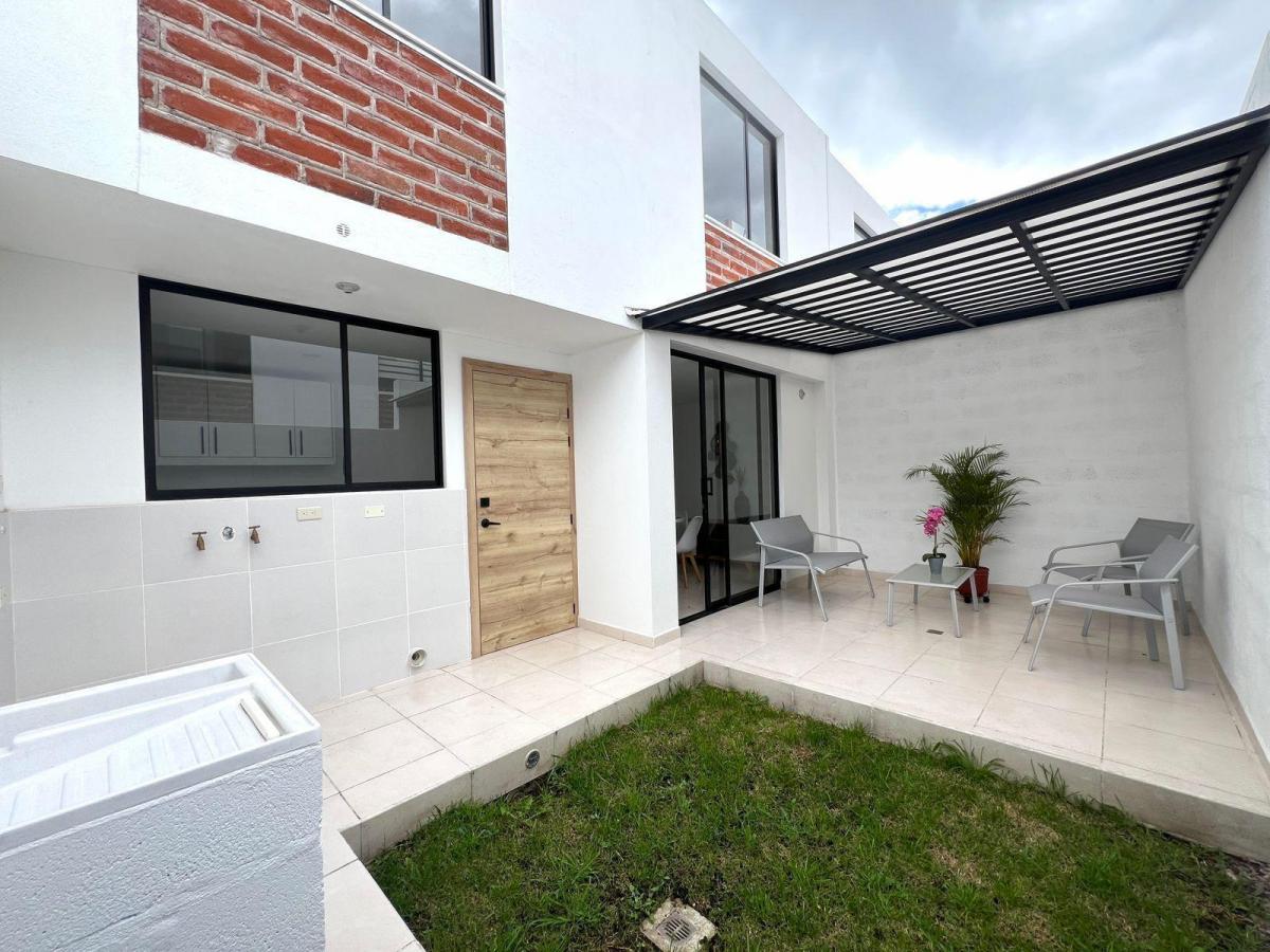 Mv - Sector Puembo, en Venta Hermosa Casa Vip de Dos Pisos a Estrenar 3d 105 m² — imagen 8