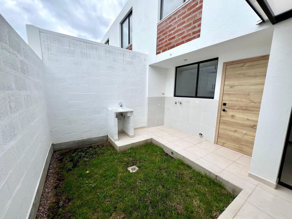 Mv - Sector Puembo, en Venta Hermosa Casa Vip de Dos Pisos a Estrenar 3d 105 m² — imagen 6