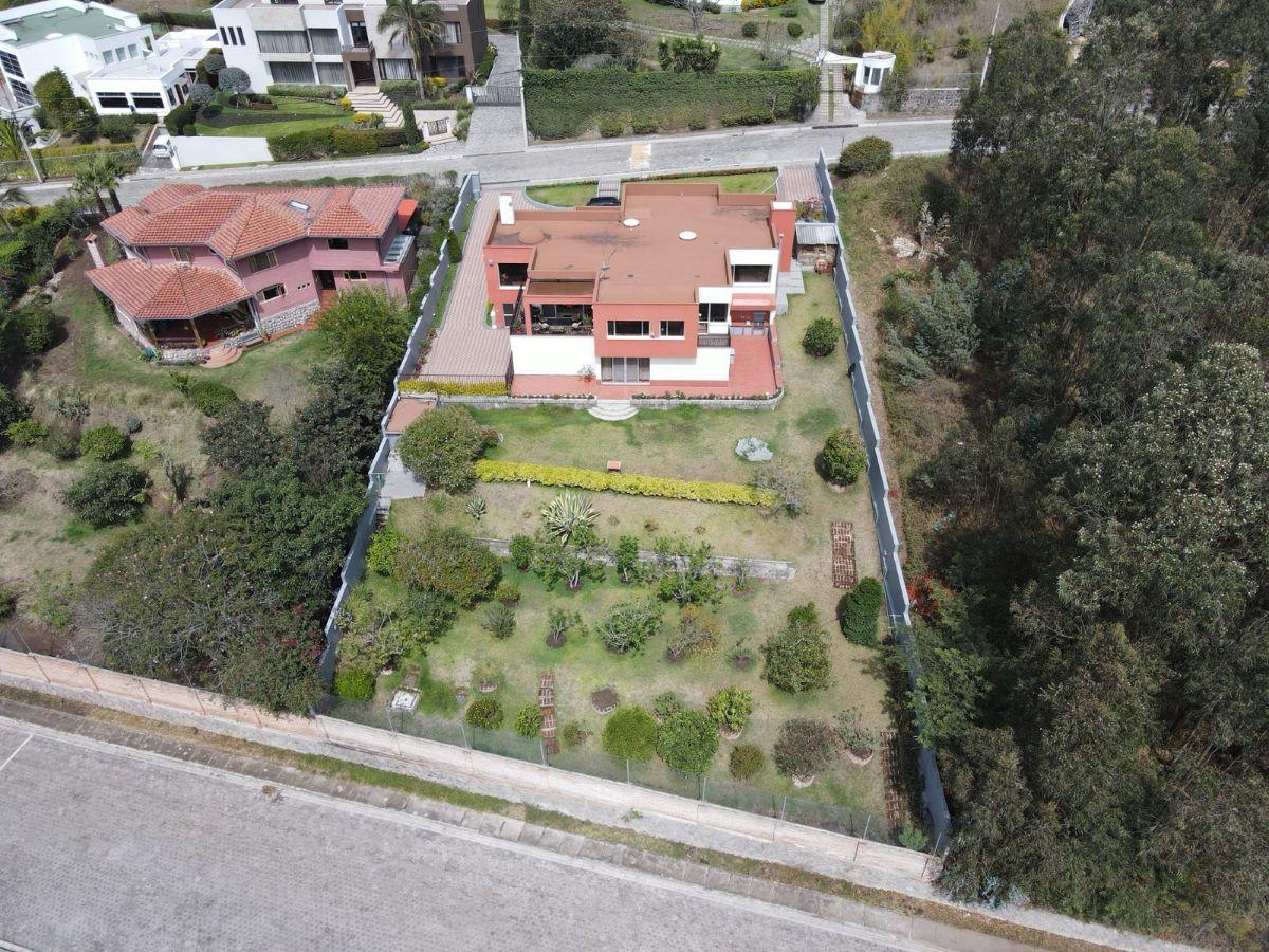 Exclusiva Propiedad en Nayón: 1,279 m² de Naturaleza con Potencial Constructivo — imagen 2
