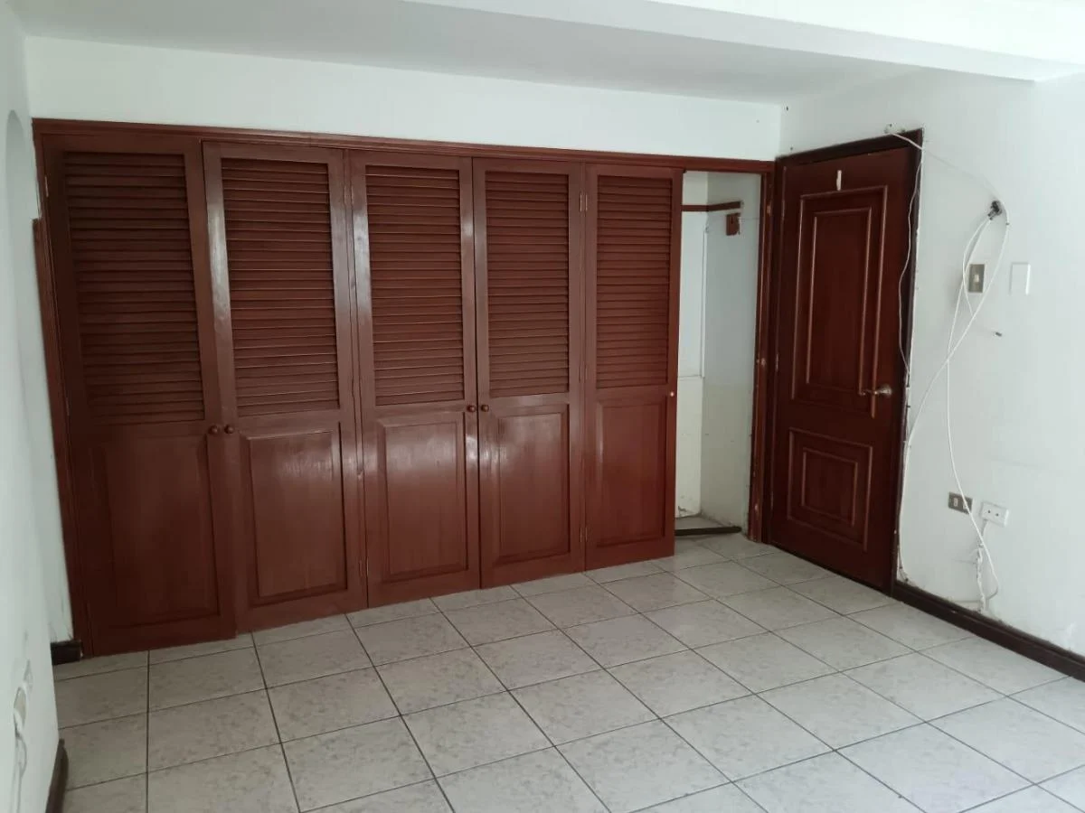 Casa Rentera de Venta en Álamos Norte, Conjunto Cerrado, 4 Parqueos. Guayas — imagen 6