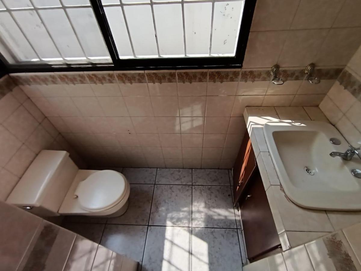 Casa Rentera de Venta en Álamos Norte, Conjunto Cerrado, 4 Parqueos. Guayas — imagen 2