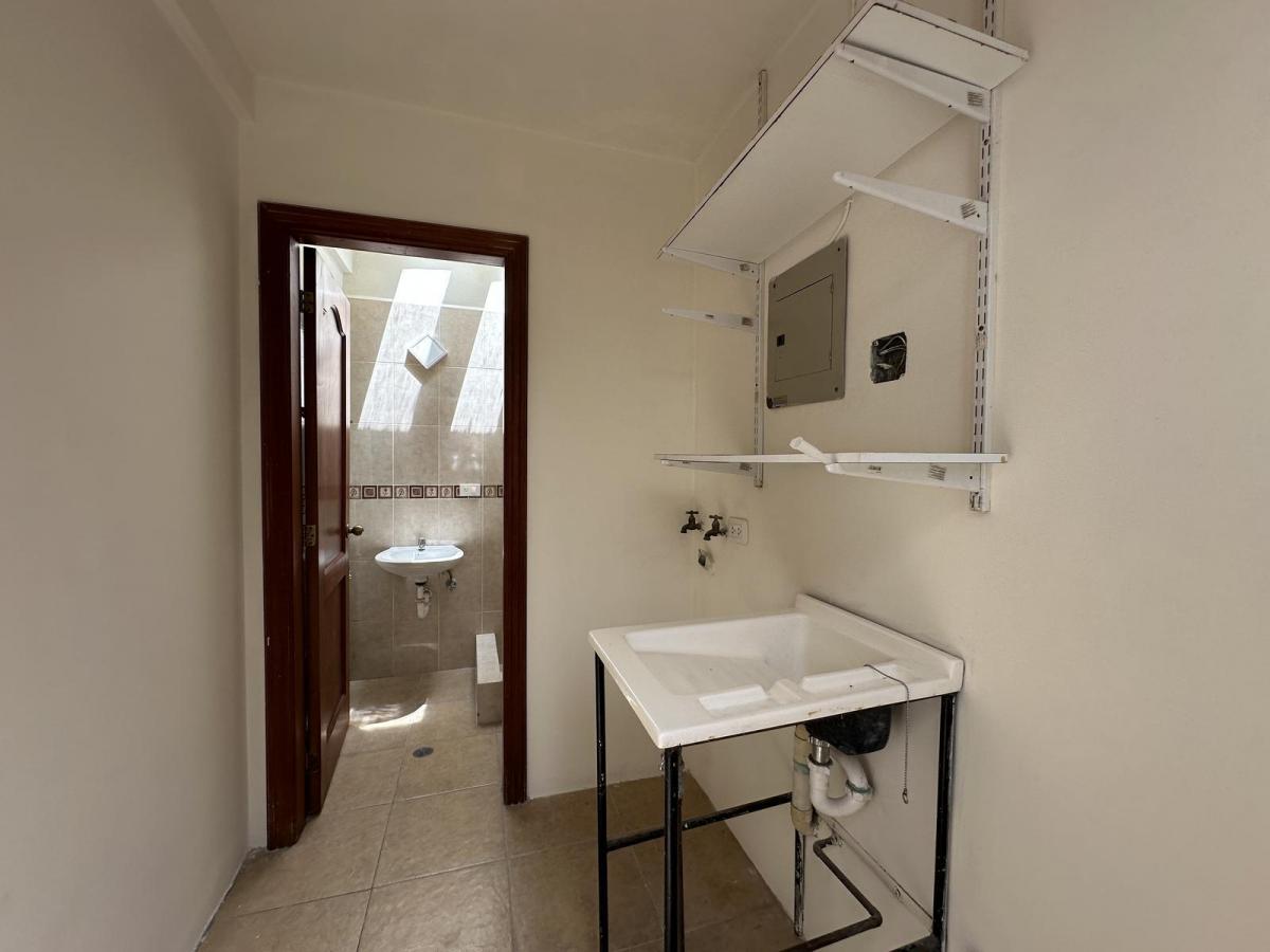 Amplia Casa en Venta Santa Lucìa, 4 Dormirorios 228 Mtrs2 — imagen 2