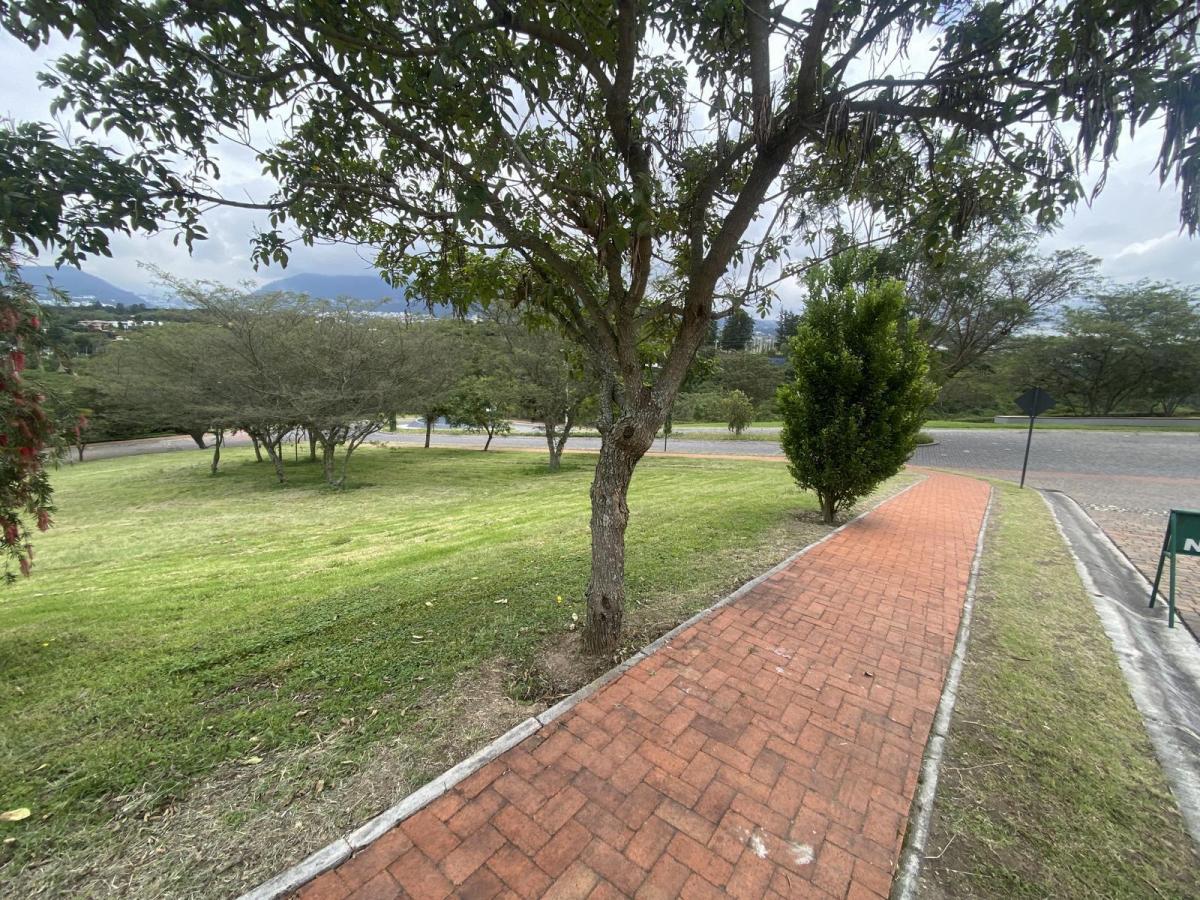 Terreno de Venta en Urbanización Cerrada y Exclusiva en Cumbayá. La Quinta — imagen 7