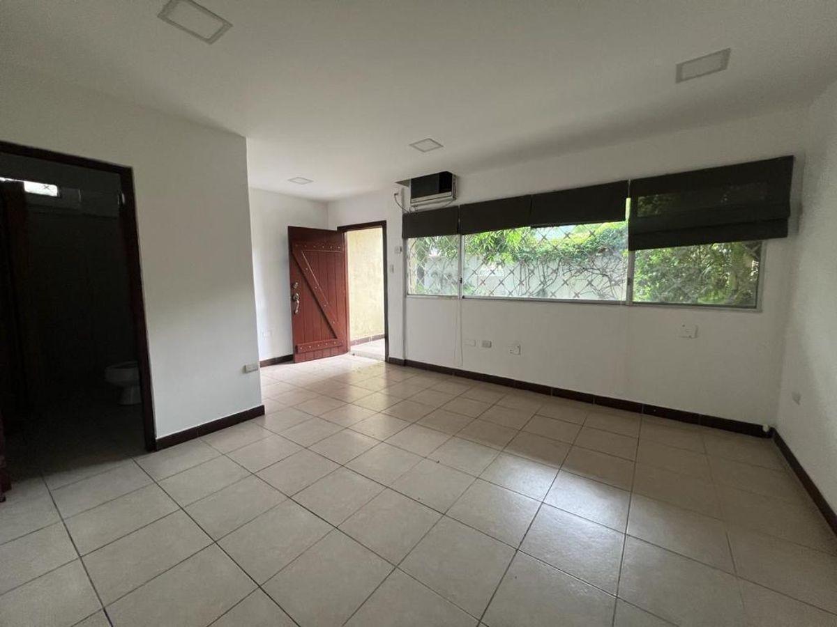 Venta de Departamento de 3 Dorm. con Piscina en Ciudadela Colinas de Los Ceibos (328 M²), Guayas — imagen 7