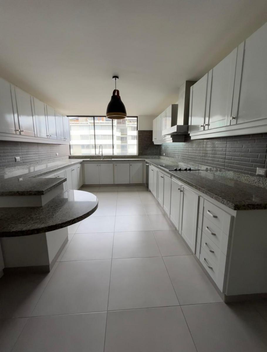 Departamento Premium en González Suárez: ¡Alta Plusvalía Garantizada! — imagen 6