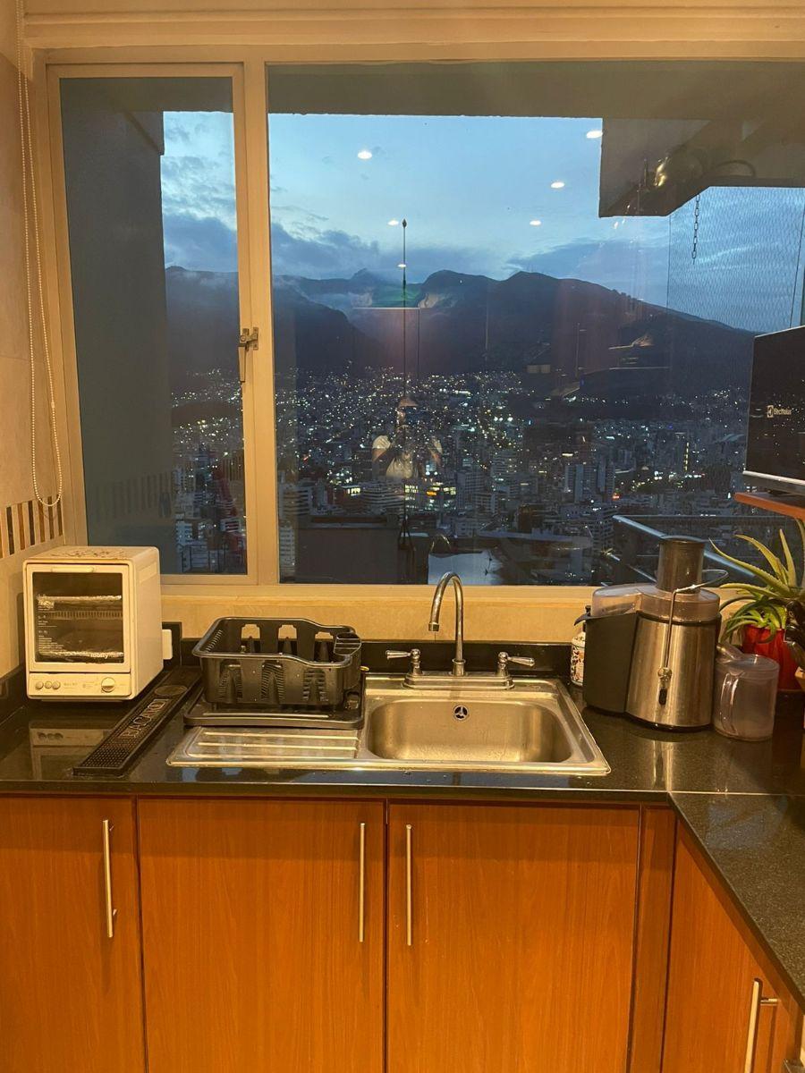 Vendo Hermoso Dept González Suárez Increíble Vista Balcón $220, 000 Dos Dorm. Pueden Ser Tres — imagen 9
