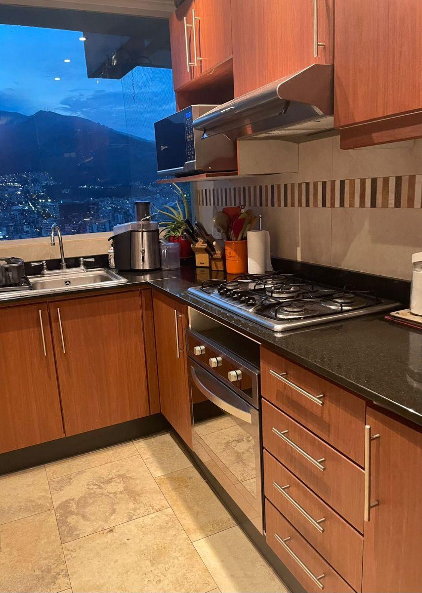 Vendo Hermoso Dept González Suárez Increíble Vista Balcón $220, 000 Dos Dorm. Pueden Ser Tres — imagen 7