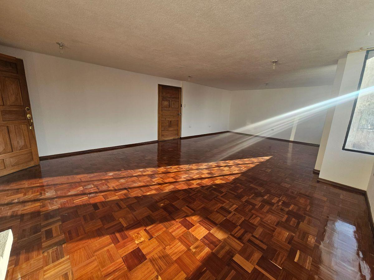 Venta Departamento de 128 m² 3 Dorm. La Florida, Ex Aeropuerto, Calle Shuaras Parqueadero — imagen 10