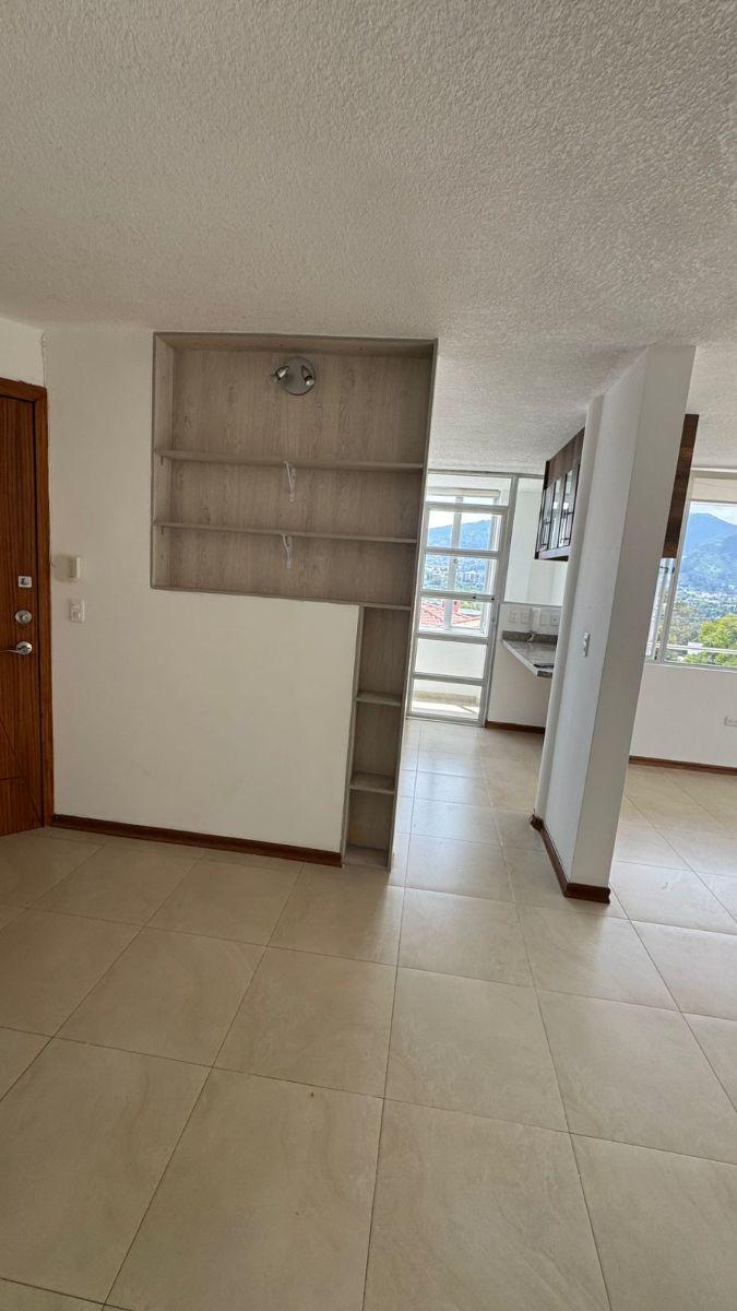 Hermoso Departamento de 3 Dorm. en Venta en El Barrio Santa Ines Cumbaya — imagen 9