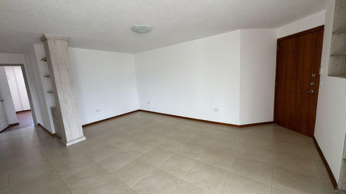 Hermoso Departamento de 3 Dorm. en Venta en El Barrio Santa Ines Cumbaya — imagen 8