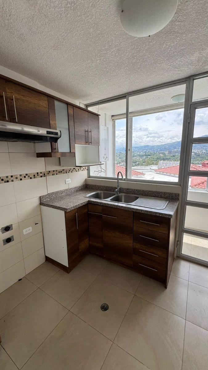 Hermoso Departamento de 3 Dorm. en Venta en El Barrio Santa Ines Cumbaya — imagen 7