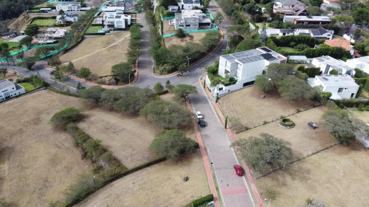 Terreno en Venta en Exclusiva Urbanización Privada de Cumbayá — imagen 2