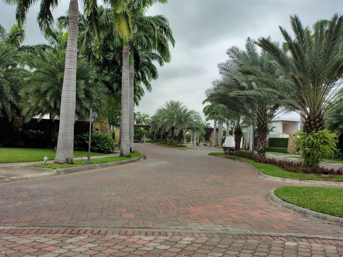 Terreno en Urb. Isla Mocoli Puerto Mocoli, Guayas — imagen 2