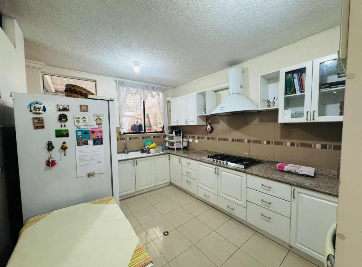 Duplex en Venta, Dos Plantas, en El Sector Av La Prensa — imagen 8