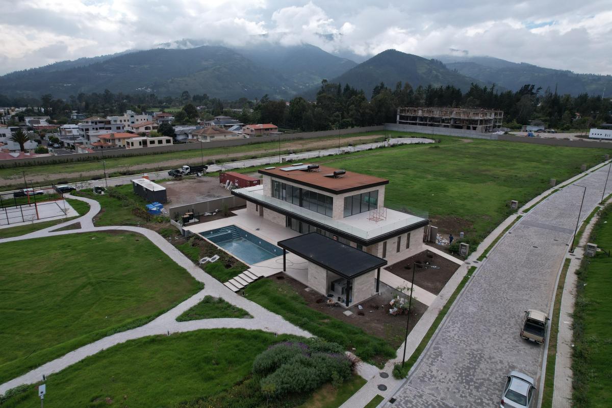 Vendo Lote Unifamiliar en Cumbaya - Urbanización Santa Mónica — imagen 10