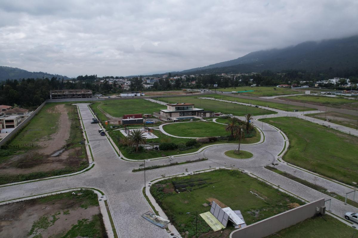 Vendo Lote Unifamiliar en Cumbaya - Urbanización Santa Mónica — imagen 6