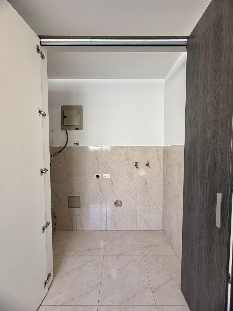 Departamento de 2 Habitaciones con Balcon en Venta - Quitotenis - 105 m² — imagen 2